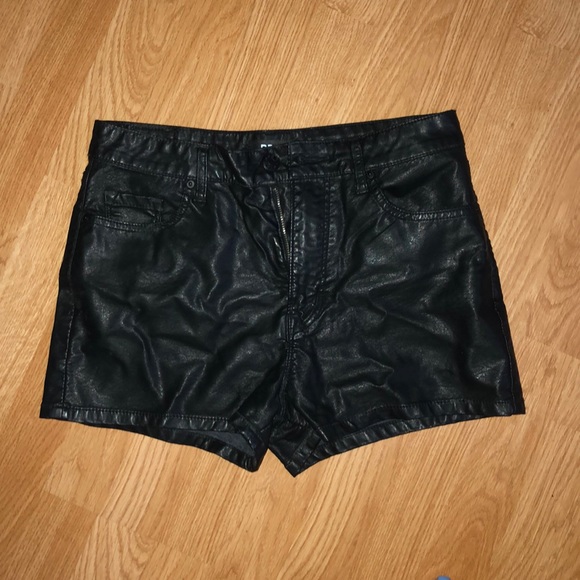 Black leather like shorts - Picture 1 of 3